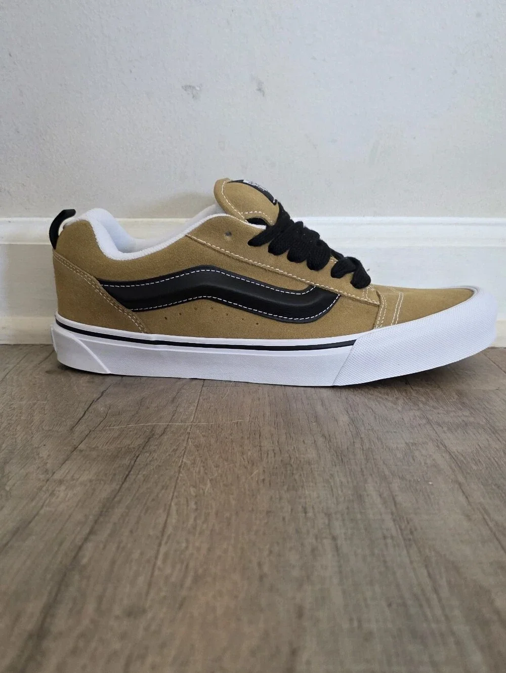 VANS Knu-Skool Antelope Tan/Black Suede Low Top Lace-Up Sneaker Size 9 New